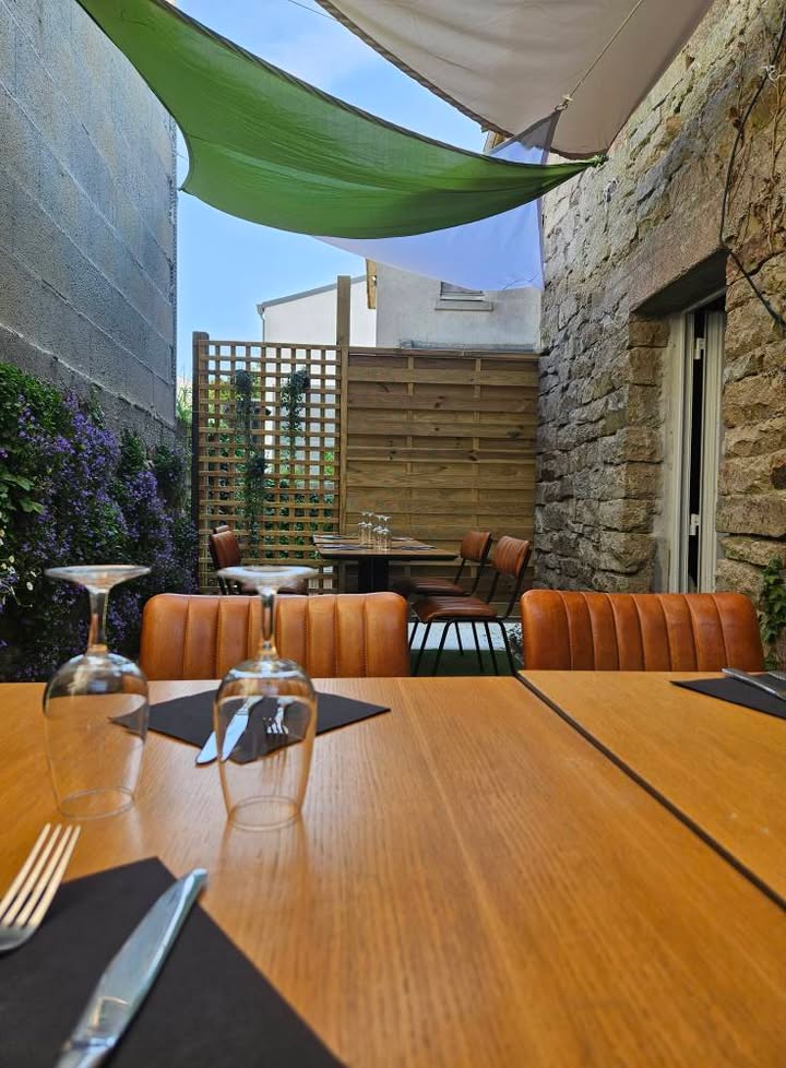 PETITE TERRASSE EXTERIEUR au frais 1 122170318322931294 - Quimper Brest PETITE TERRASSE EXTERIEUR au frais 1 122170318322931294 - Quimper Brest